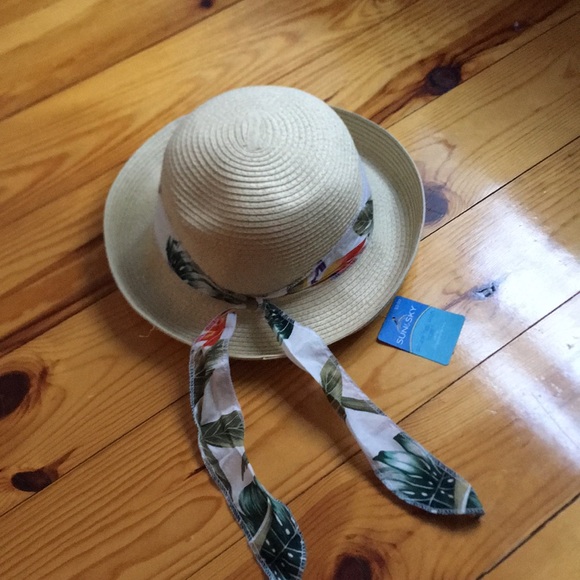 Beach hat - Picture 1 of 6